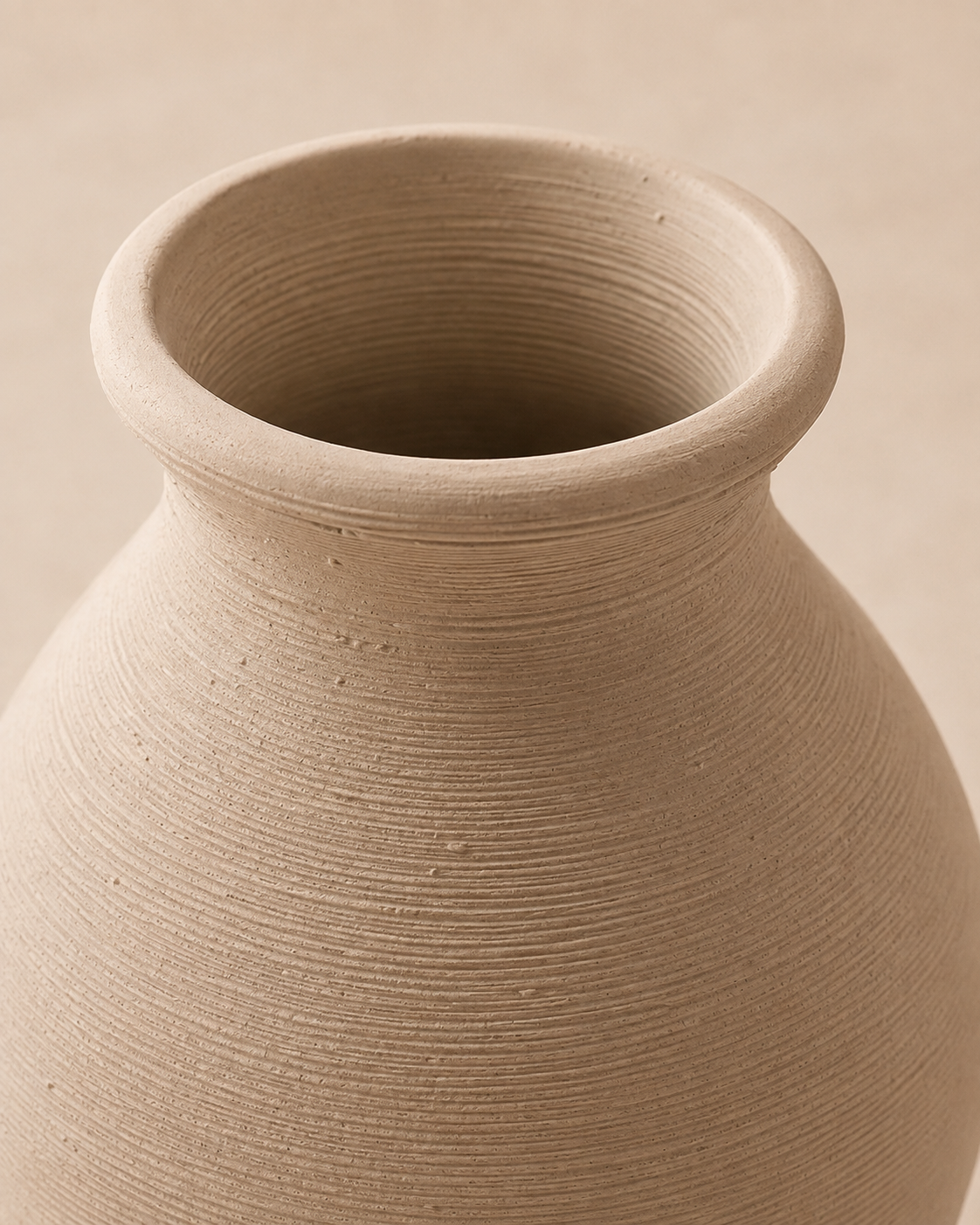 Luna Sand Vase rim and opening detail