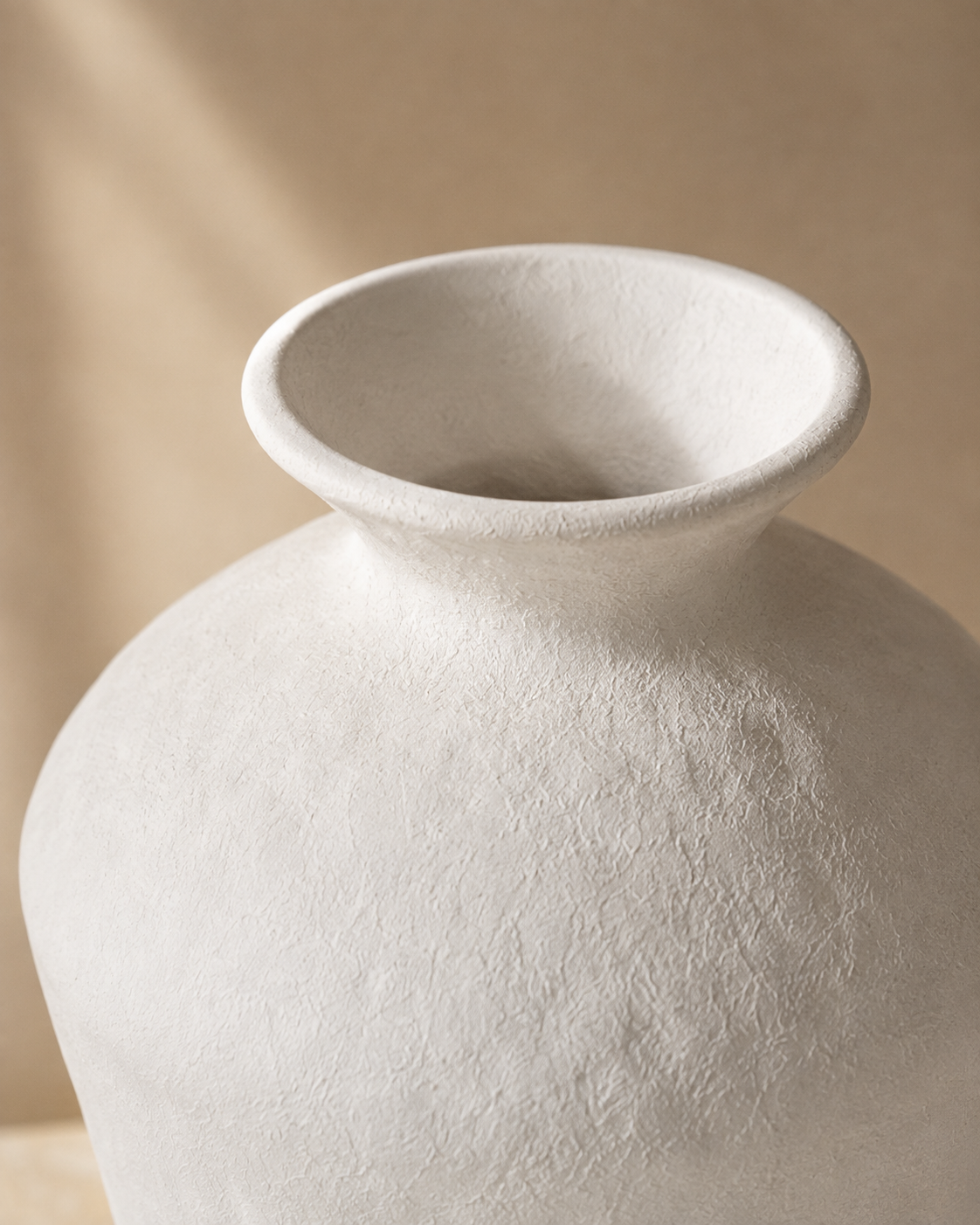 Riva Cloud Vase rim and opening detail