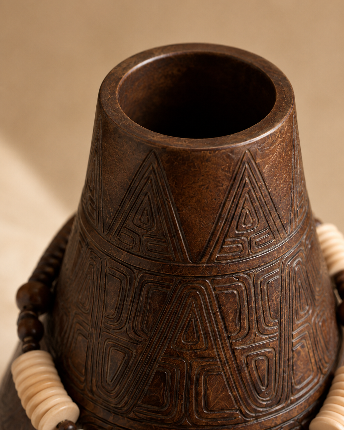 Riva Bead Vase rim and opening detail