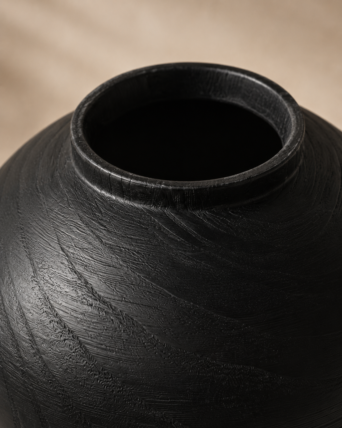 Evia Orbit Vase rim and opening detail