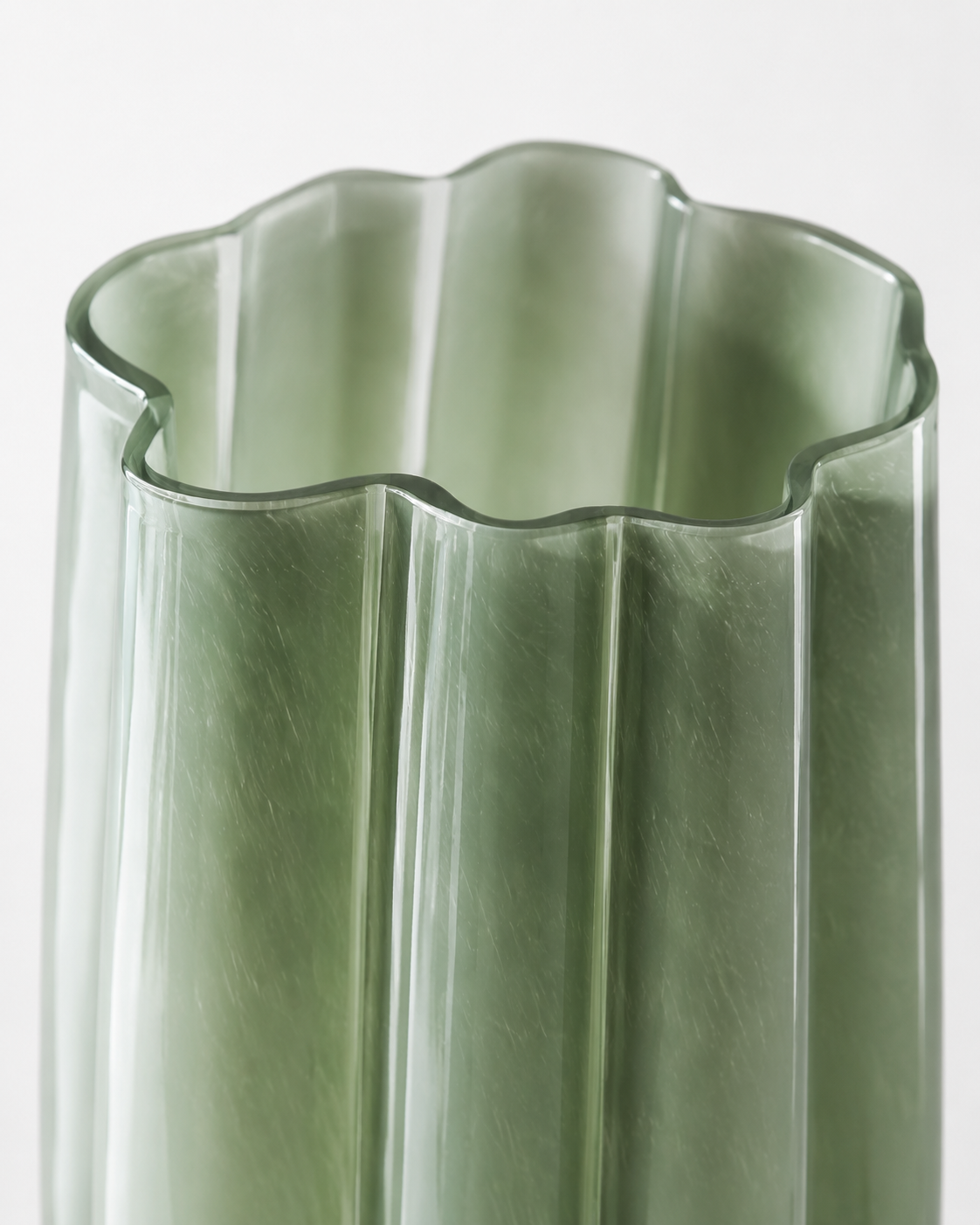 Mina Reed Vase rim and opening detail