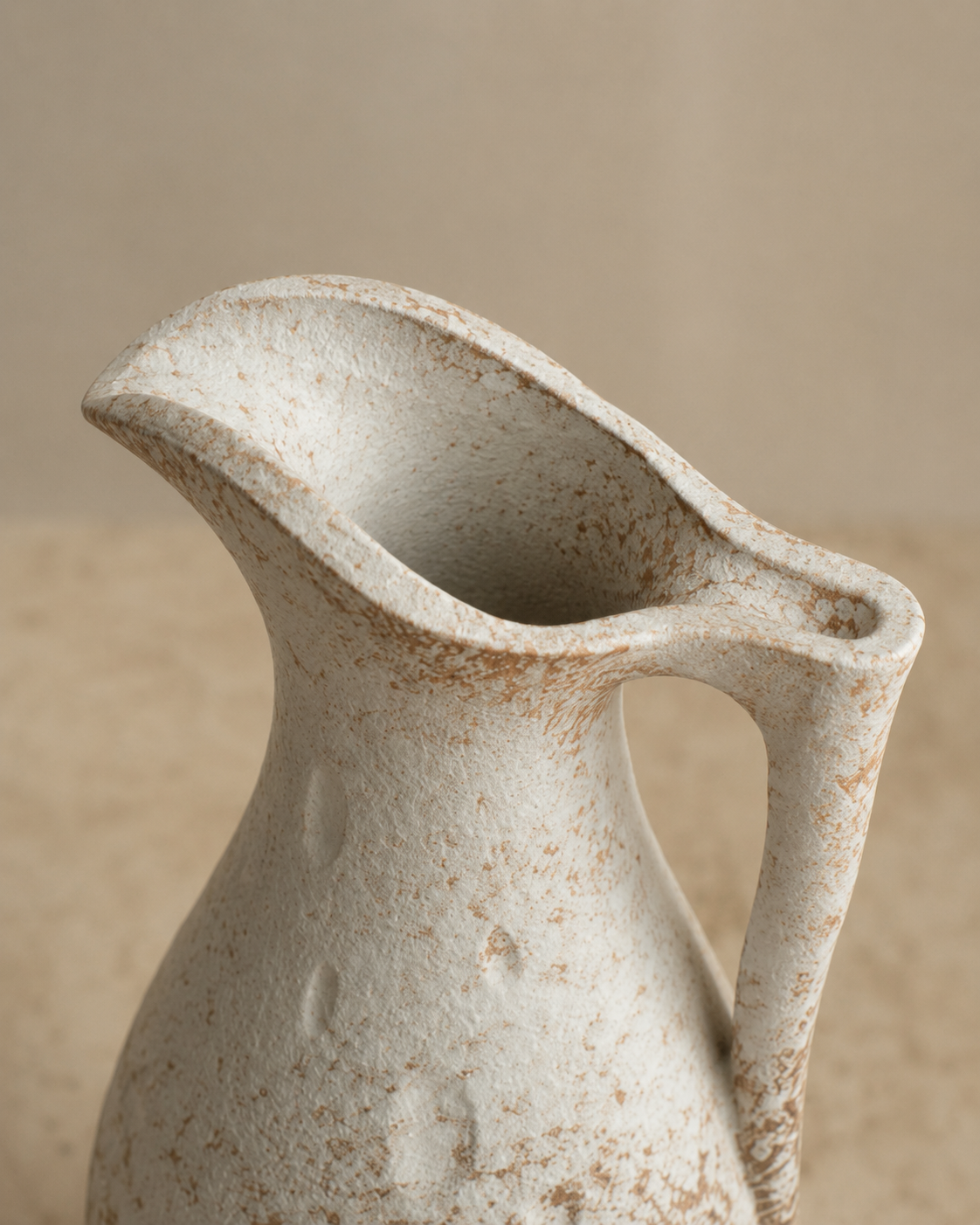Odea Handle Vase rim and opening detail