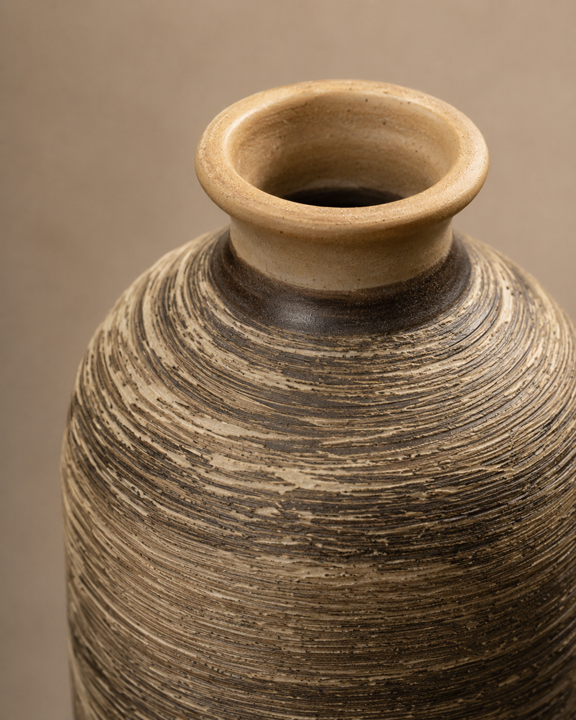 Luna Strata Vase rim and opening detail