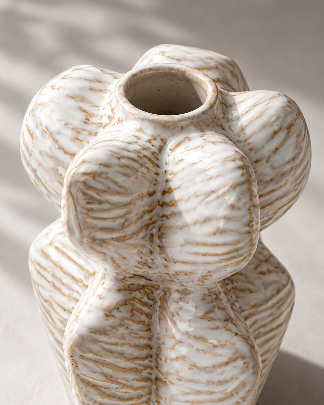 Nia Contour Vase rim and opening detail