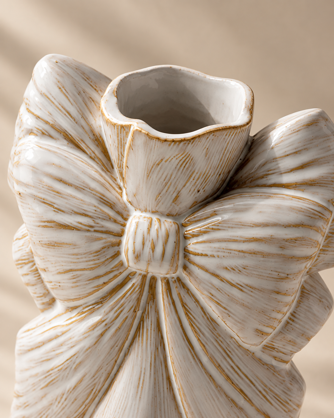 Iris Bow Vase rim and opening detail
