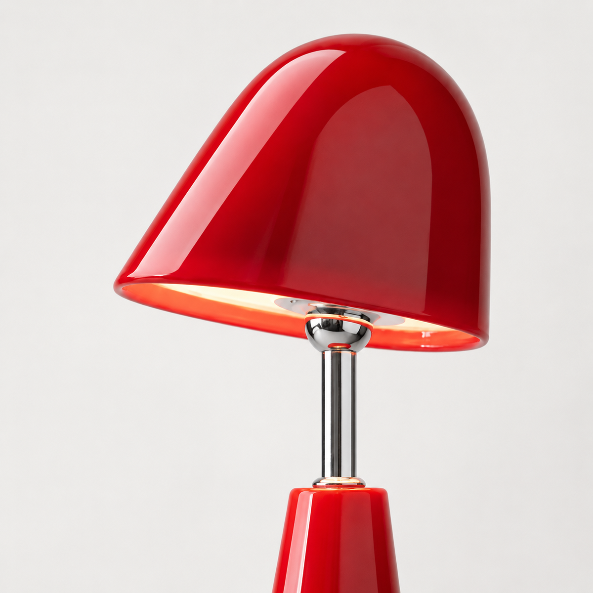 Isolde Sculptural Table Lamp close-up of the shade surface