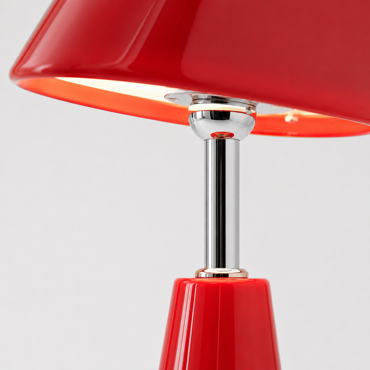 Isolde Sculptural Table Lamp shade and support connection detail