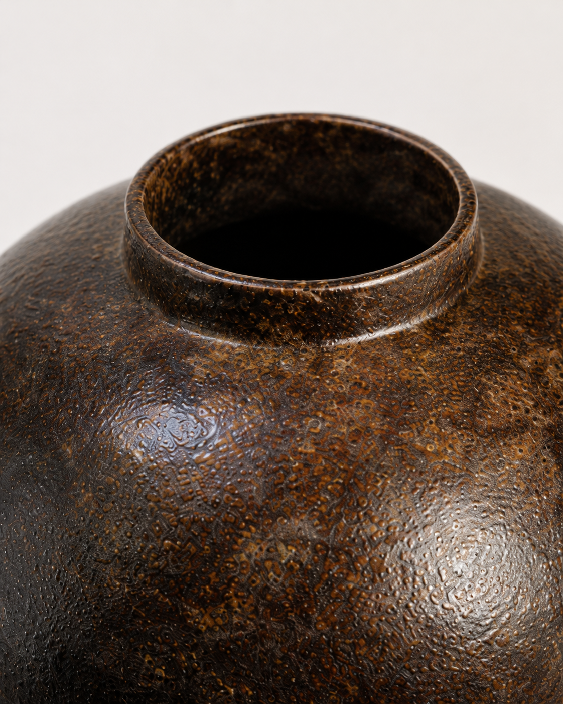 Sora Umber Vase rim and opening detail