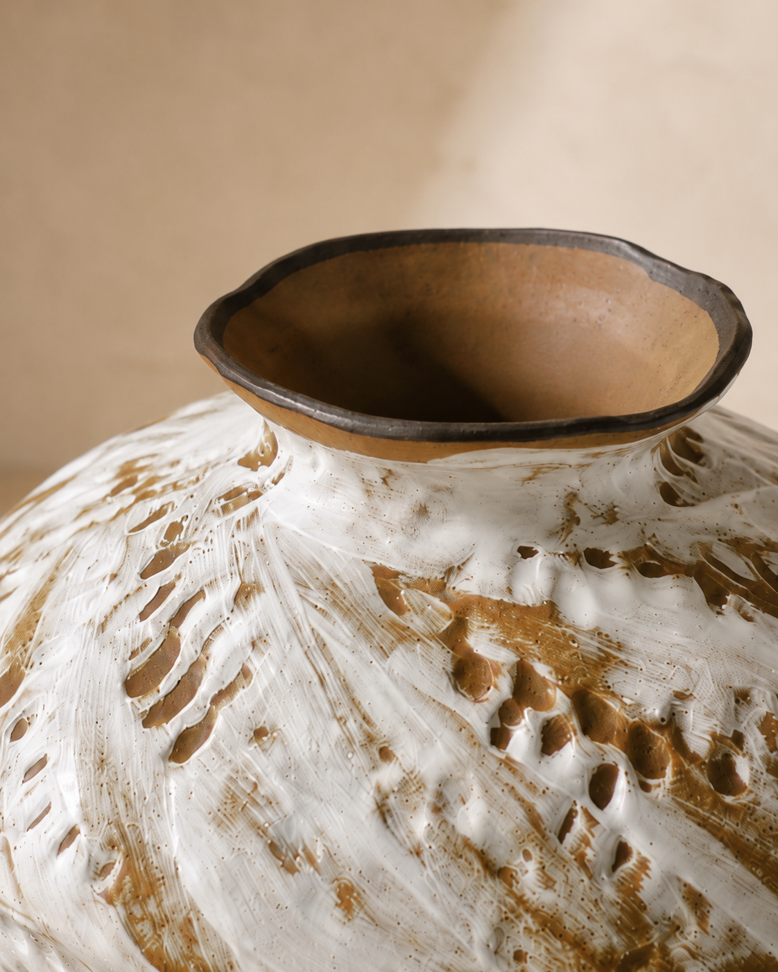 Thea Feather Vase rim and opening detail