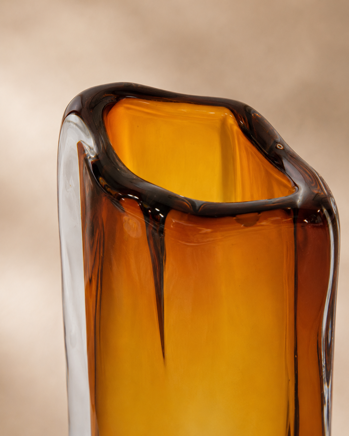 Zara Amber Vase rim and opening detail