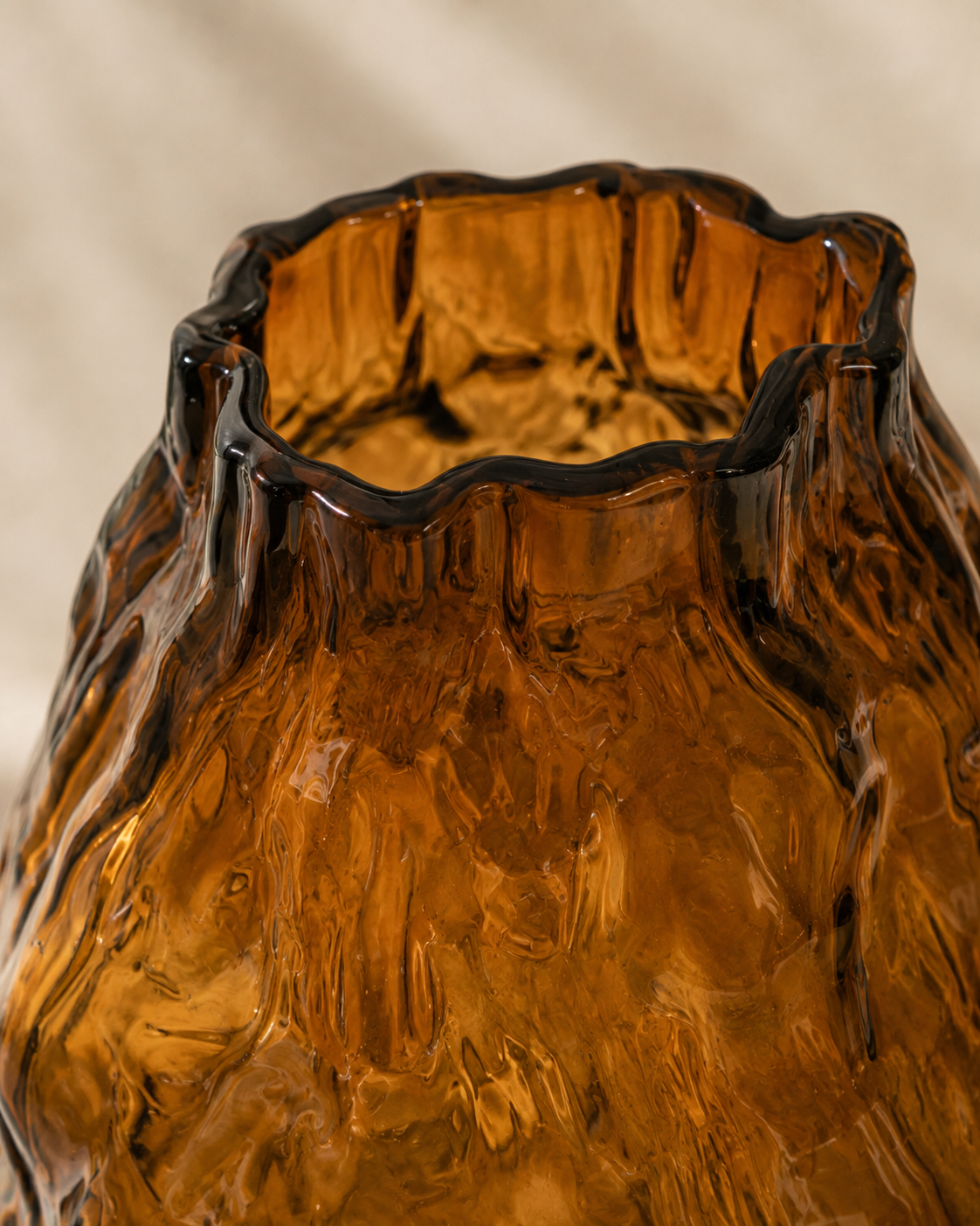 Eden Ripple Vase rim and opening detail