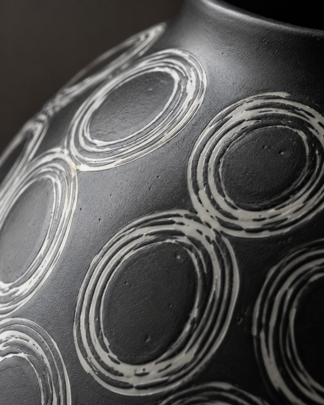 Sora Circle Vase close-up showing black body with white ring motifs
