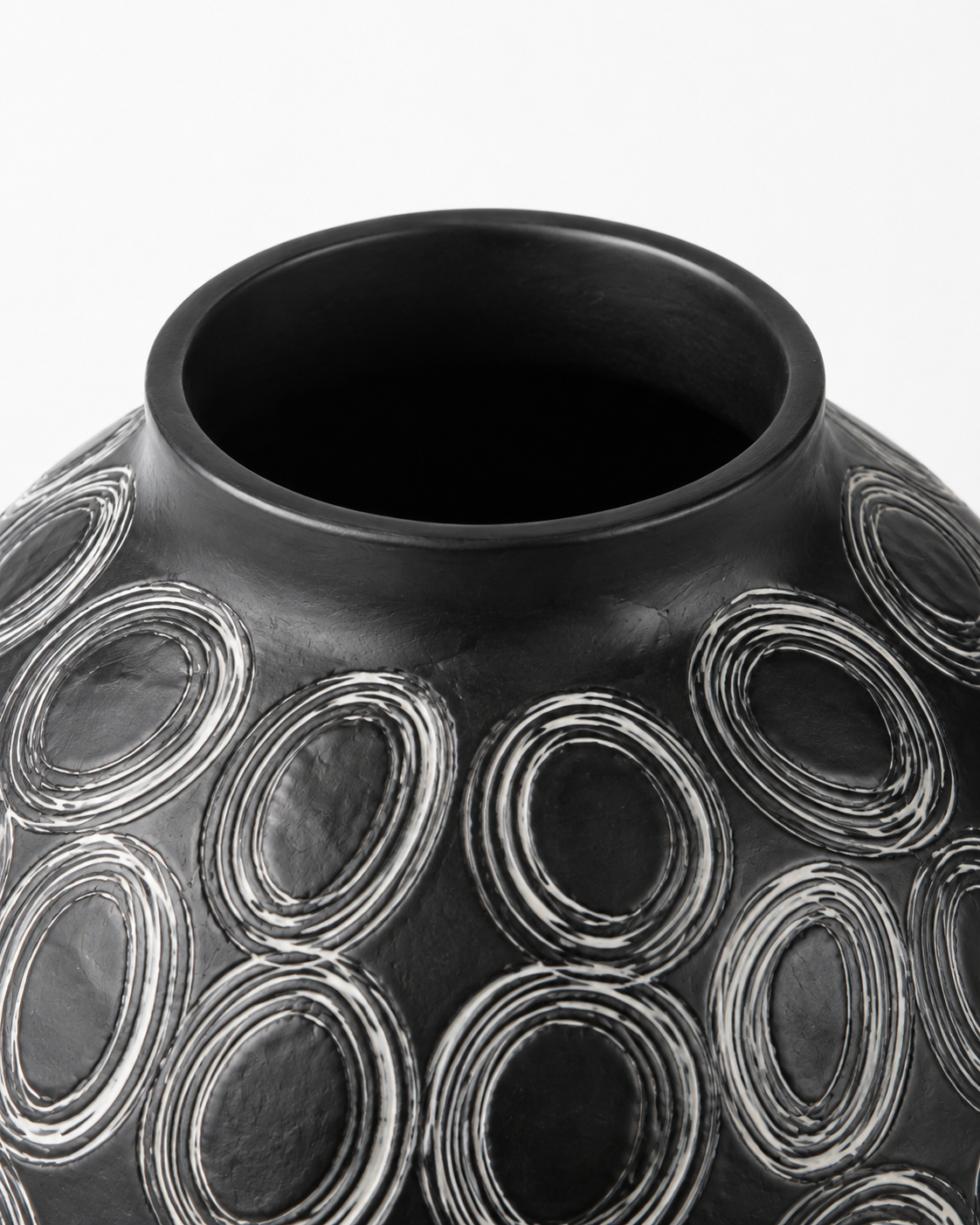 Sora Circle Vase rim and opening detail