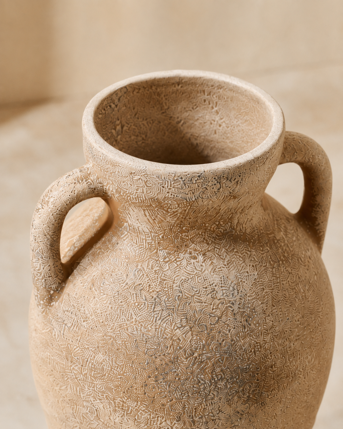 Mina Amphora Vase rim and opening detail