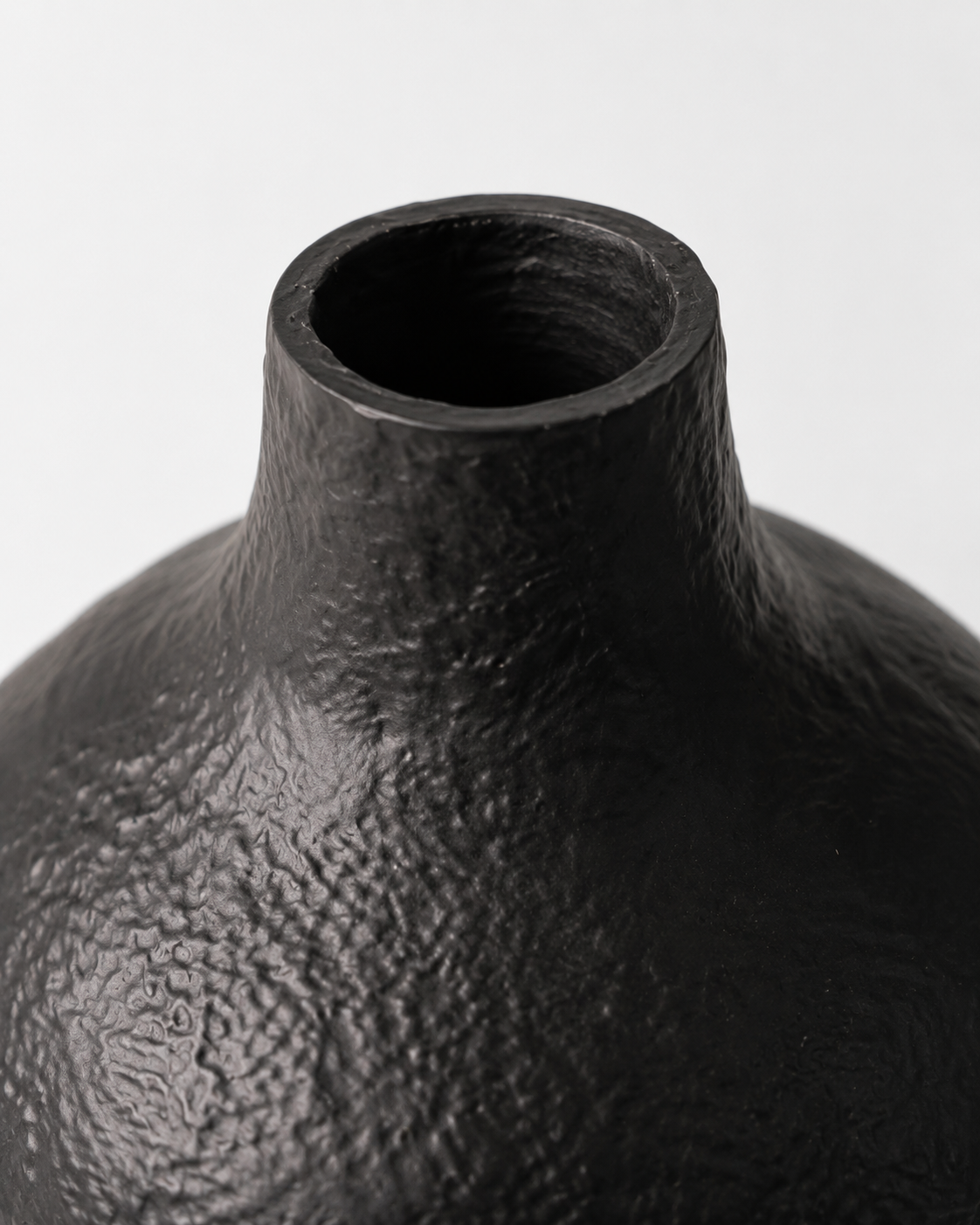 Luna Woven Vase rim and opening detail