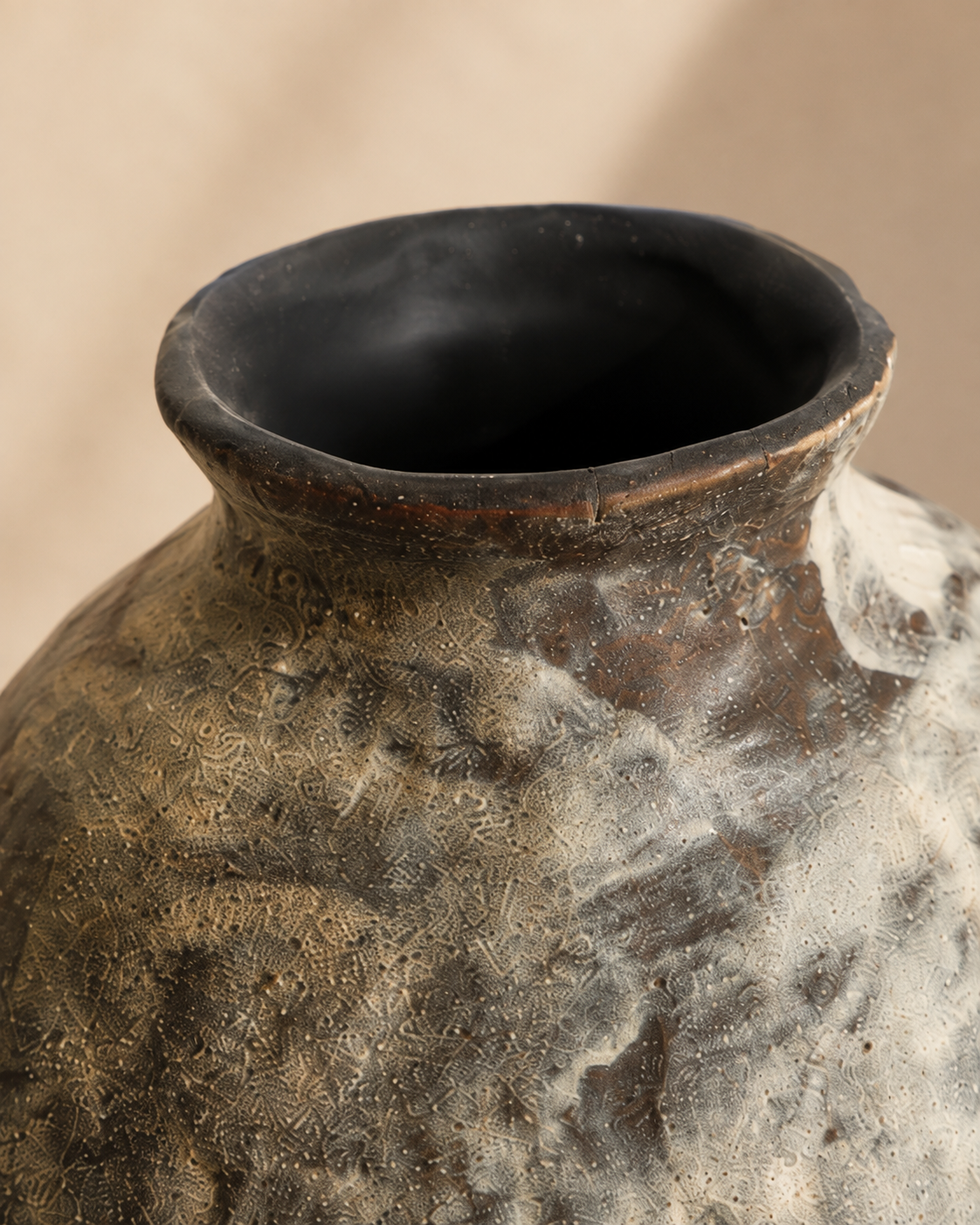 Odea Mottle Vase rim and opening detail