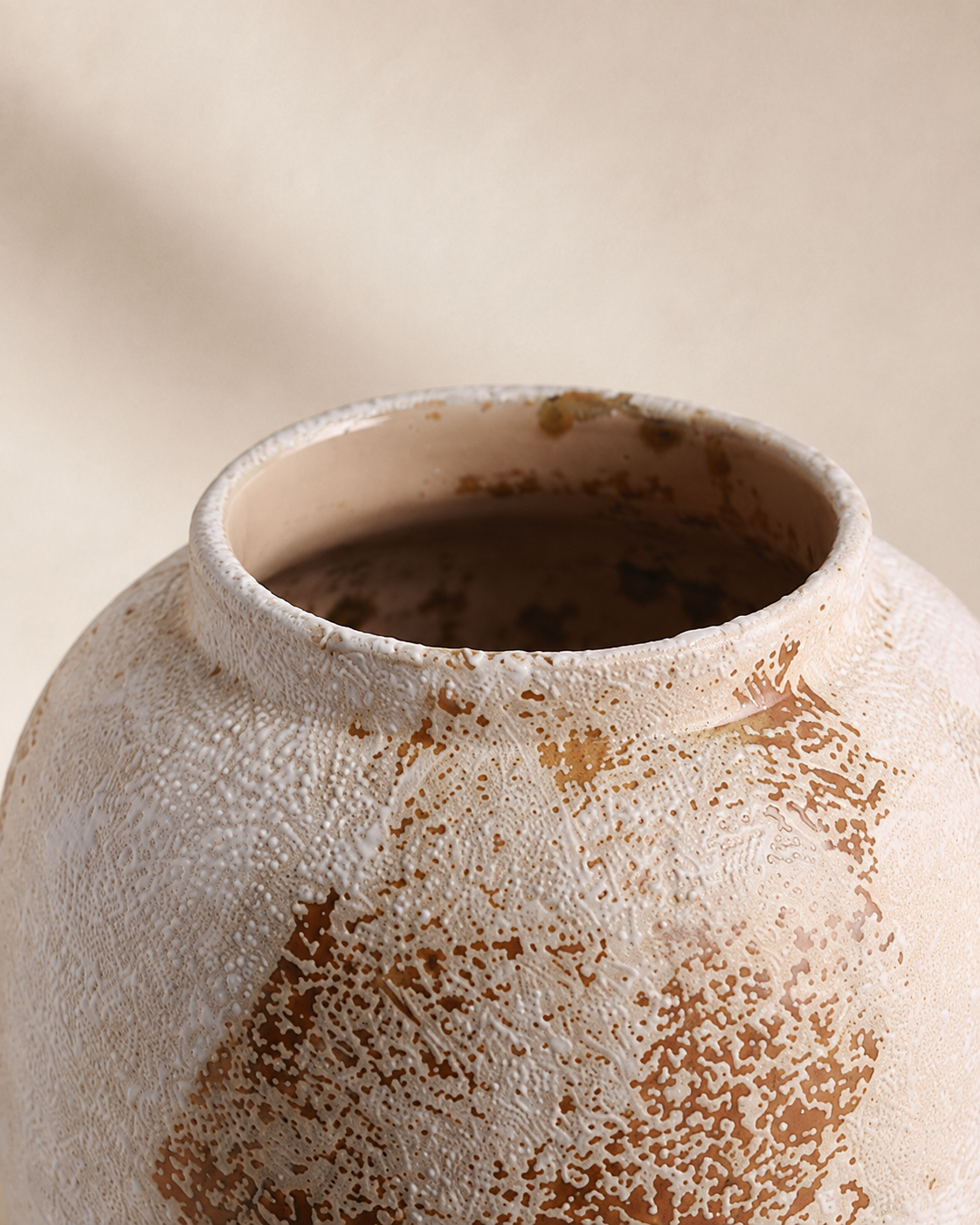 Mina Frost Vase rim and opening detail