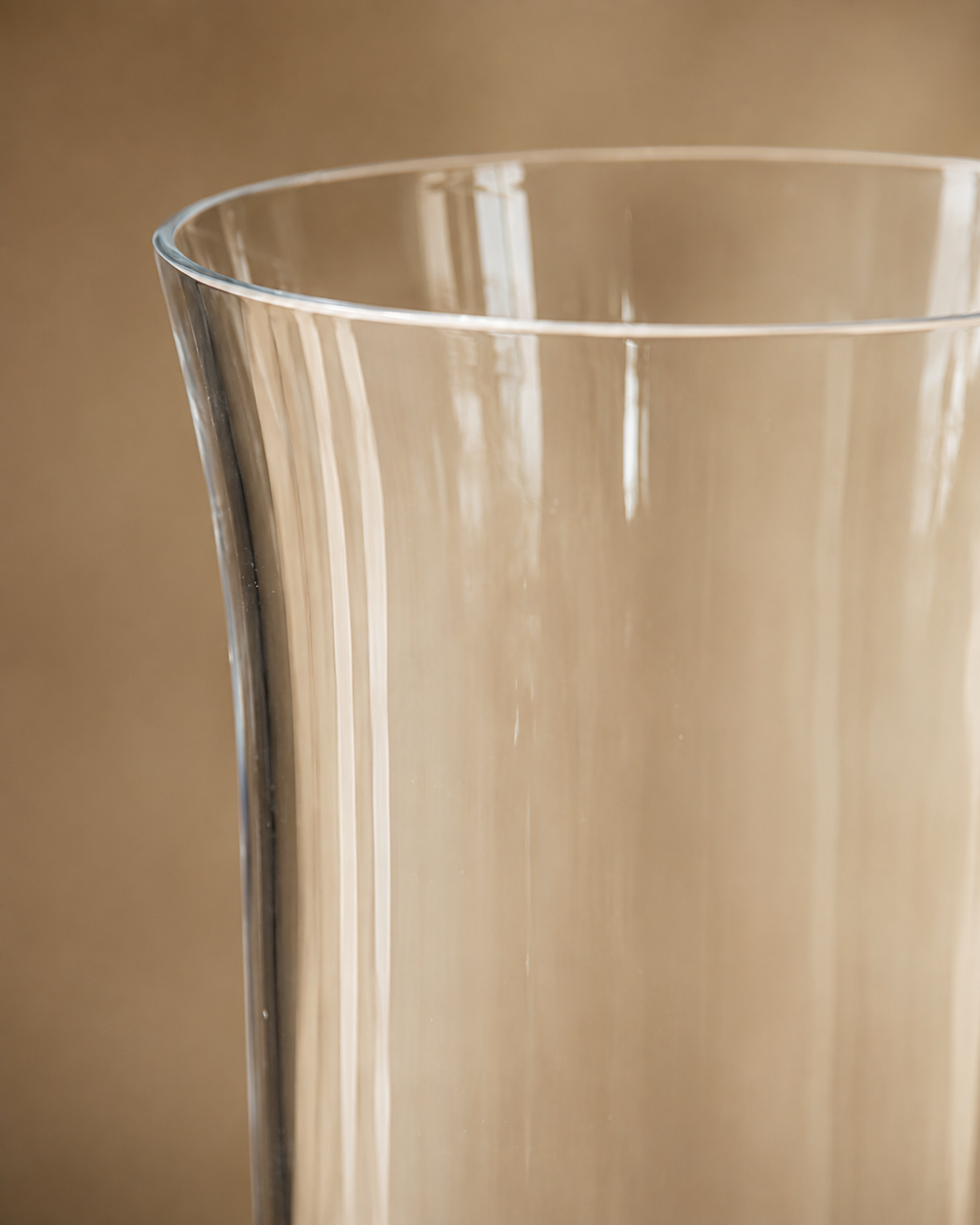 Rina Goblet Vase close-up showing clear appearance