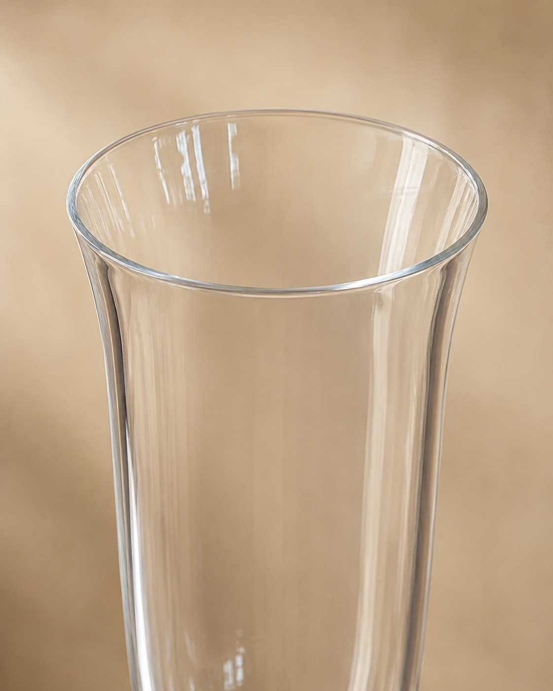 Rina Goblet Vase rim and opening detail