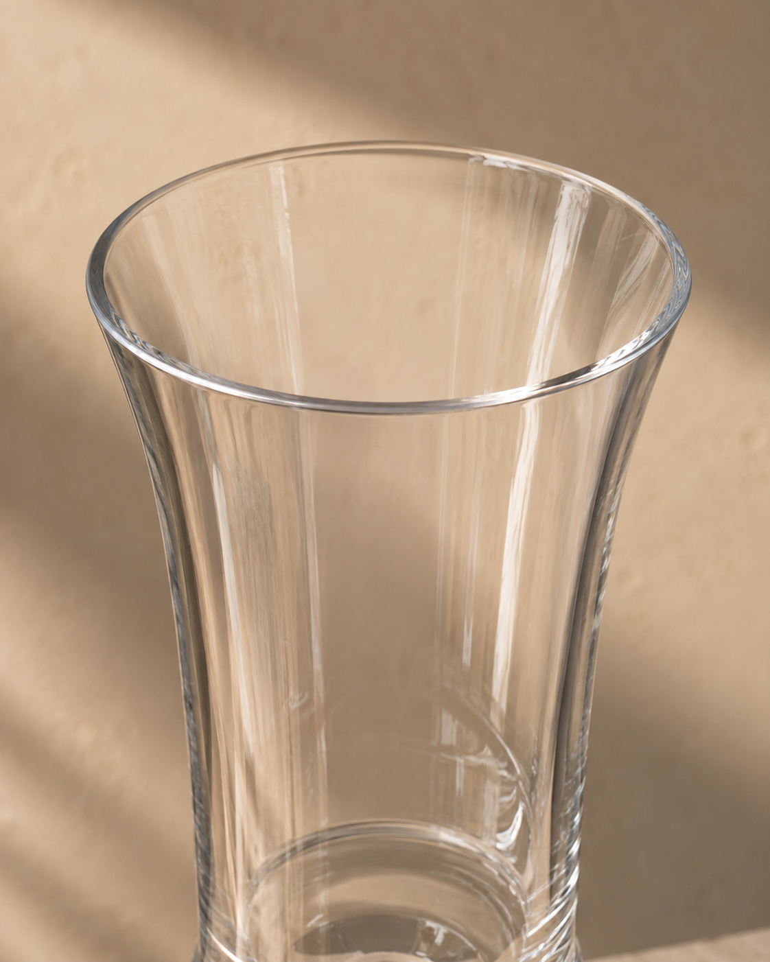 Yara Stem Vase rim and opening detail