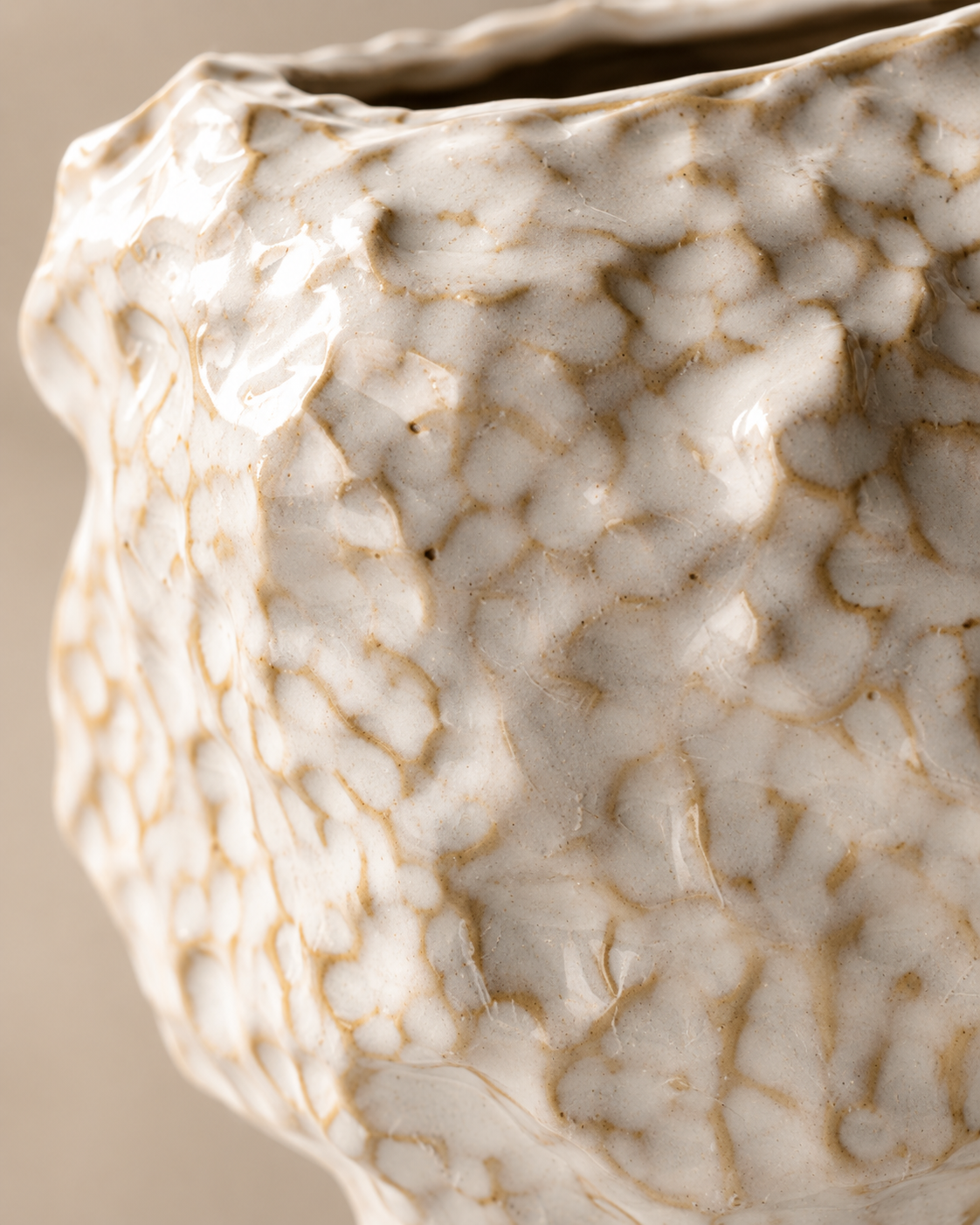 Alea Cluster Vase close-up showing clustered relief across the upper body